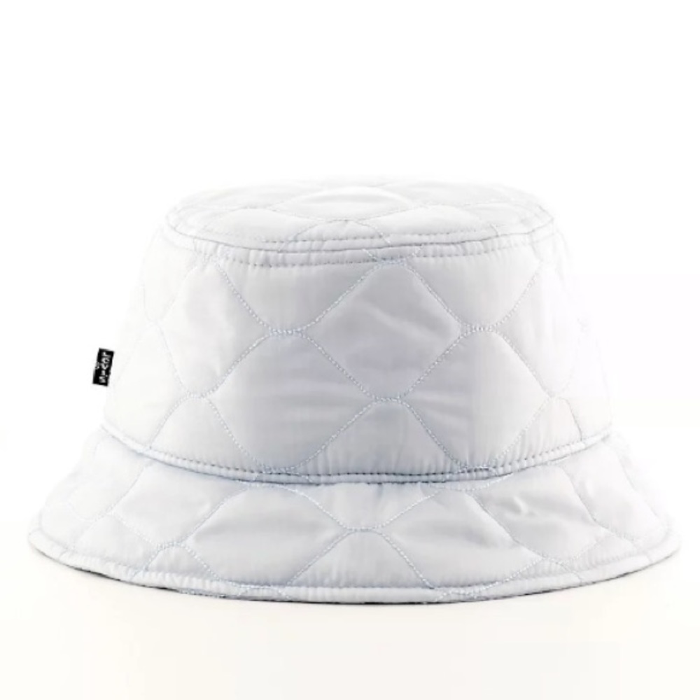 NEW Levi’s puffer bucket hat, very light blue